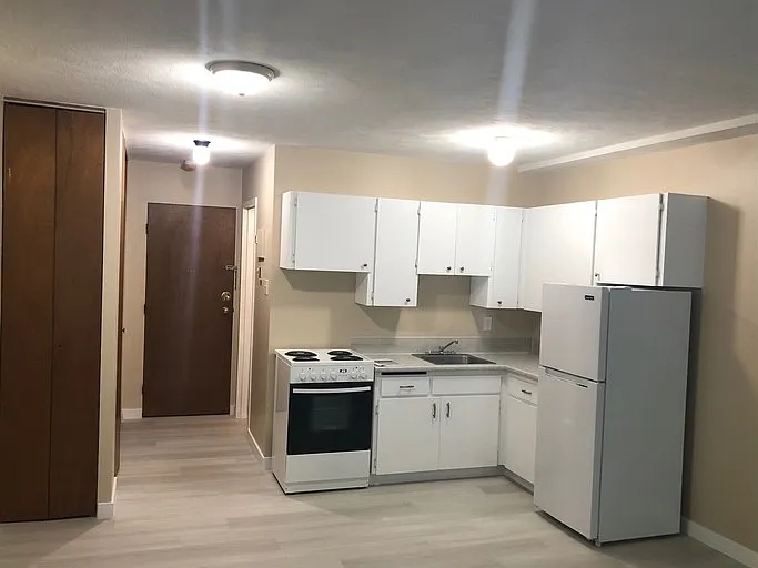Studio, 1.0 bath, 338 sqft, $900 — Photo 2