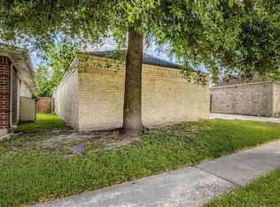 7039 Plaza Del Sol Dr, Houston, TX 77083