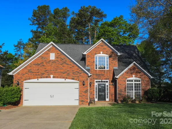 9833 Ashburton Dr, Charlotte, NC 28216