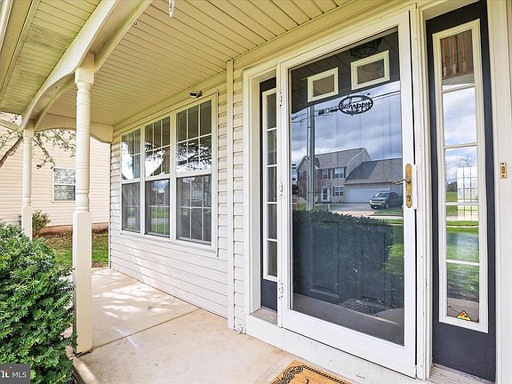 3rd image of 3296 Raintree Rd