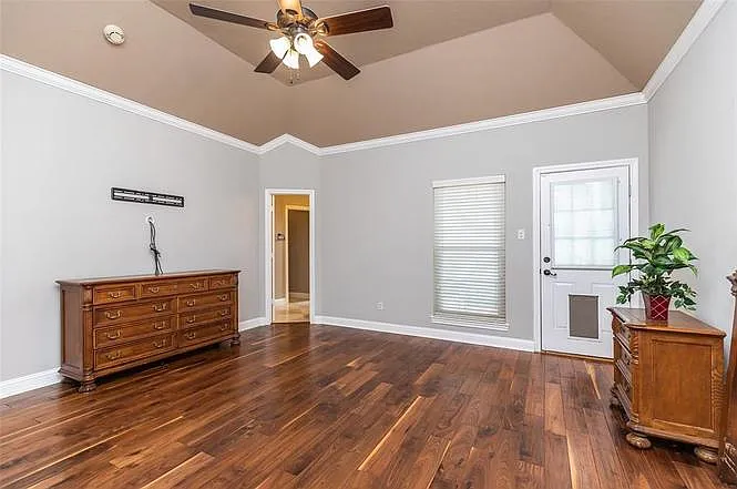 1811 Emerald Green Dr — Photo 6