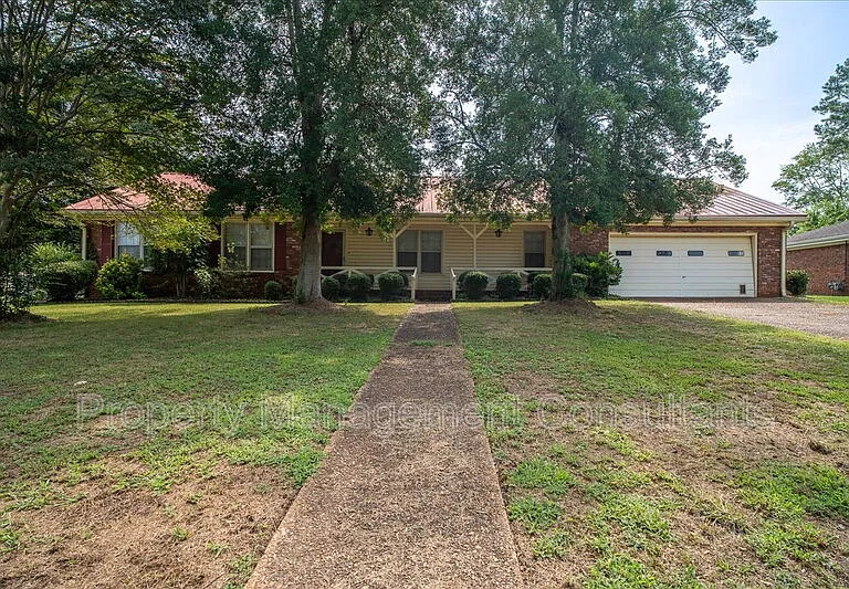 2524 Chickasaw Dr — Photo 1
