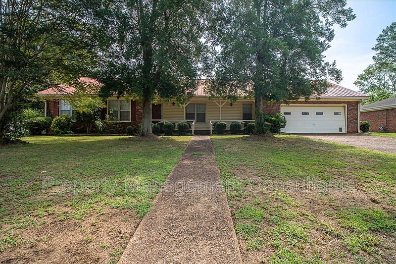 1st image of 2524 Chickasaw Dr