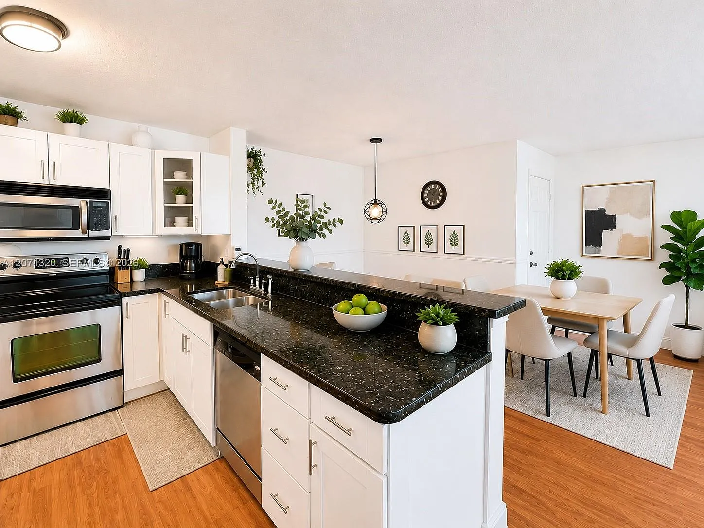 Royal Poinciana Condo — Photo 3