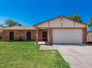 7404 Sandhurst Ln S, North Richland Hills, TX 76182