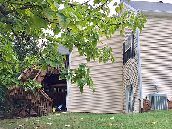 3rd image of 308 Misty Waters Ln