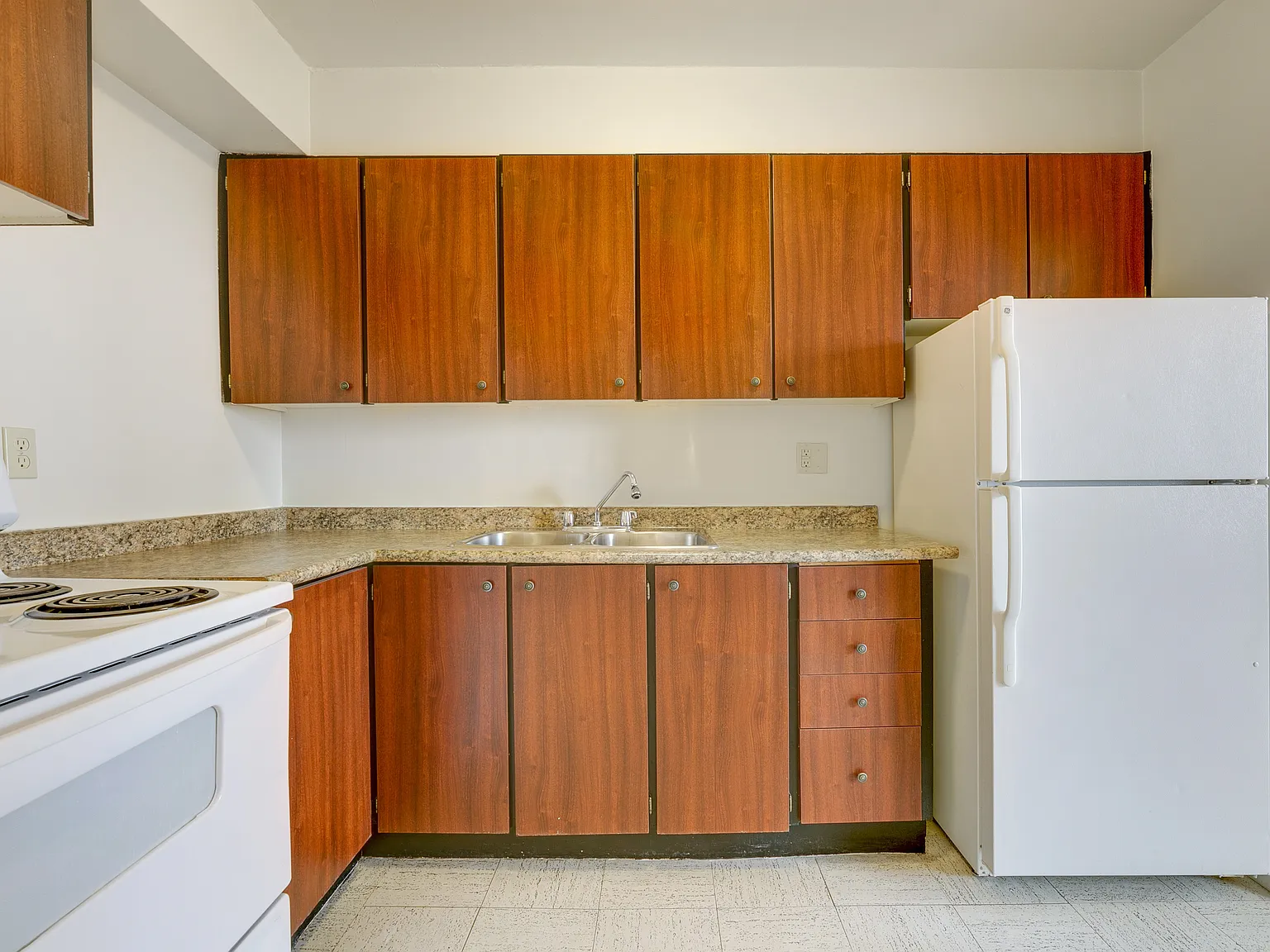 2300 Confederation Parkway Mississauga — Photo 4