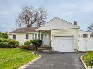 2152 Nottingham Rd, East Meadow, NY 11554