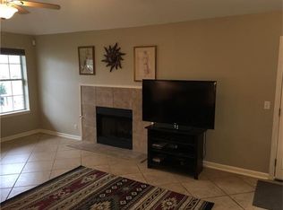 210 Sandhill Dr, Lockhart, TX 78644