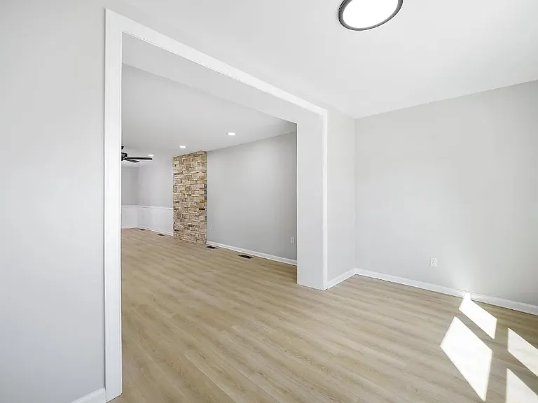 837 Virginia Ave — Photo 3