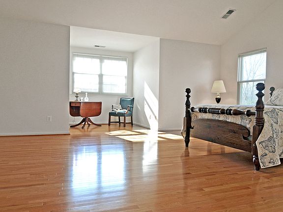 Owner's BR w/sitting area
