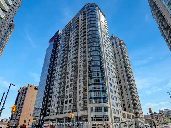 242 Rideau St, Ottawa, ON