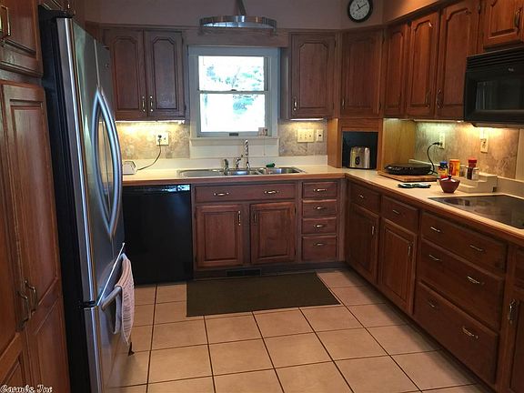 4th image of 35 Wyandotte Dr