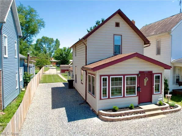 151 Beaver Ave NE, New Philadelphia, OH 44663