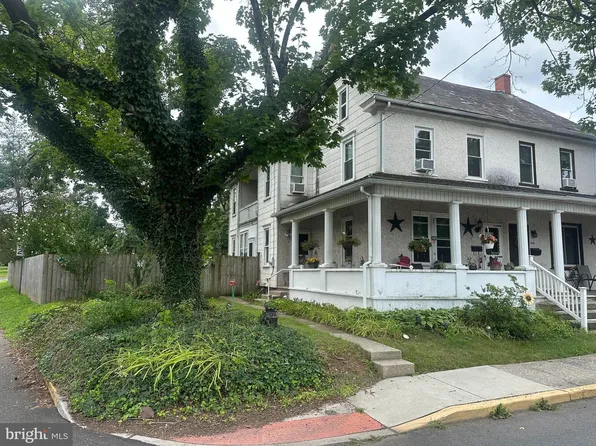 42 E 3rd St, Red Hill, PA 18076