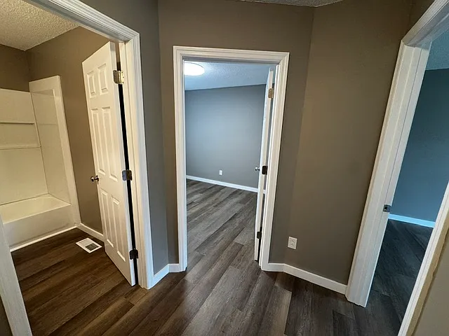 2 bed, 1.5 bath, 1000 sqft, $1,400 — Photo 3