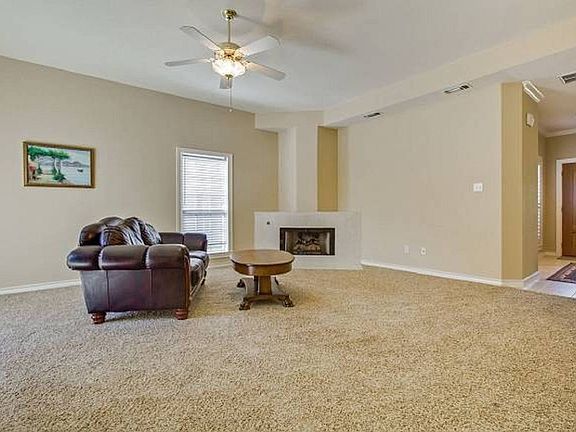 3rd image of 41 Oakwell Farms Pkwy