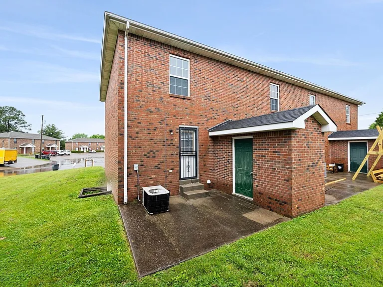 Peabody Dr - 358 — Photo 14