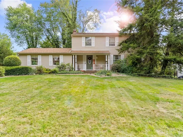 8538 Carriage Hill Dr NE, Warren, OH 44484