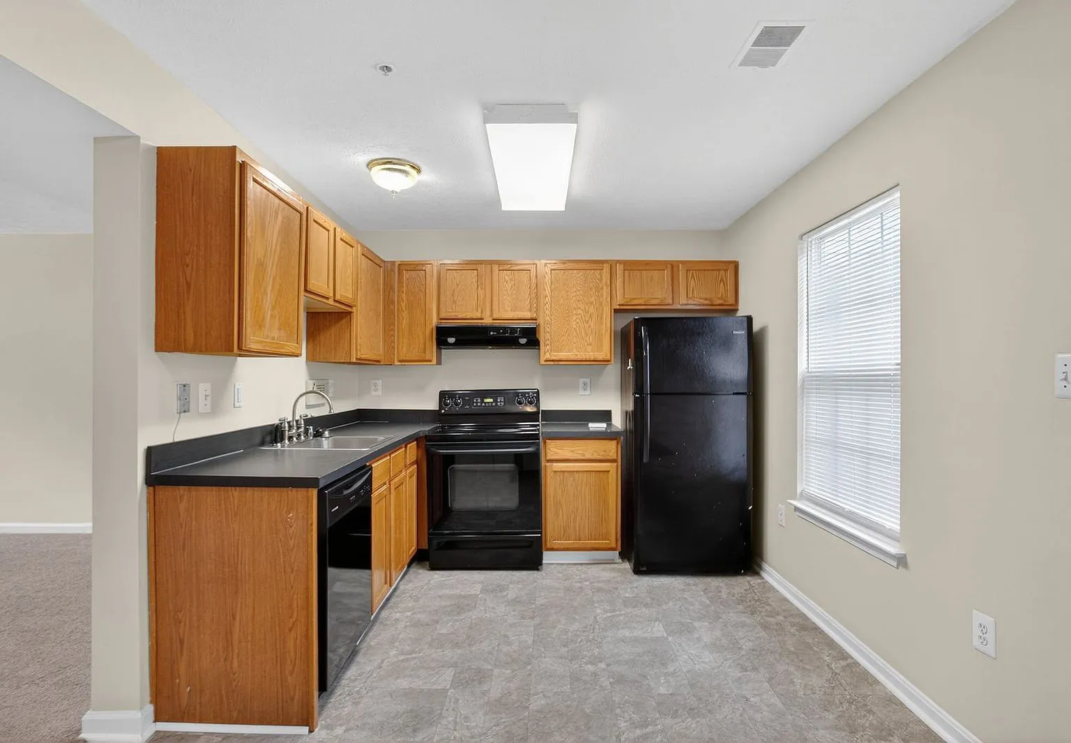 2 bed, 2.5 bath, 1120 sqft, $1,750 — Photo 2