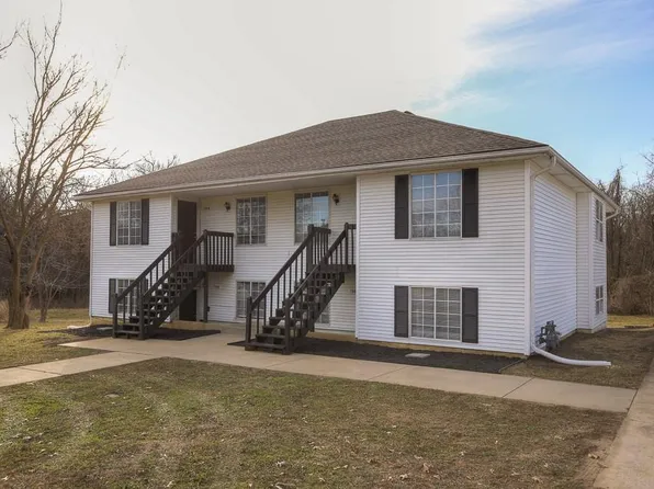 700 NE Ball Dr, Lees Summit, MO 64086