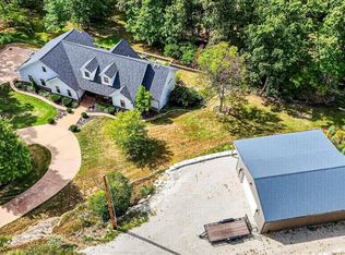 6059 Valley View Dr, Villa Ridge, MO 63089