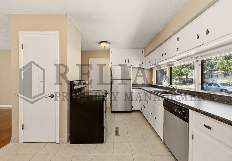 2103 W Columbine Ln — Photo 25