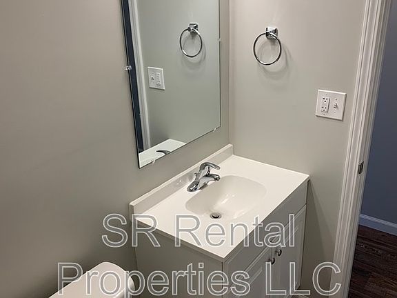 2nd image of 223 Maxwell St #B