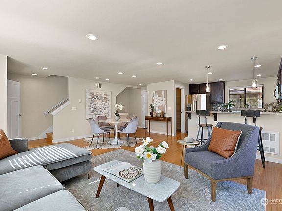 3rd image of 2040 Eastlake Avenue E