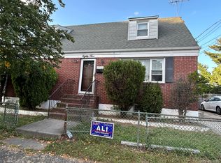 85 W Fairview Avenue, Valley Stream, NY 11580