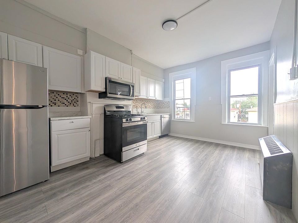 1st image of 146 Hopkins Ave #3