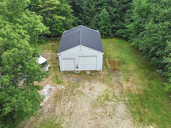 4th image of 177 Town Farm Road