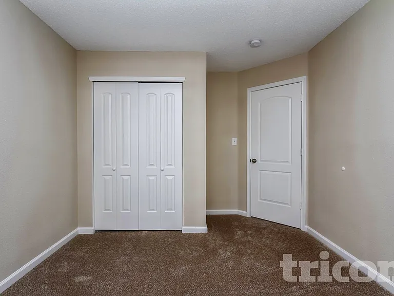 1329 Lake Meadow Dr — Photo 10