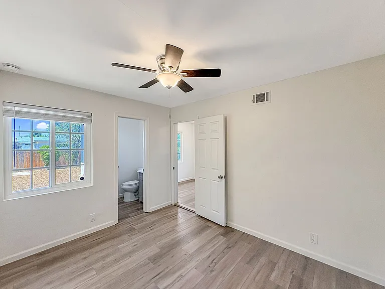 839 N Midway Dr — Photo 15