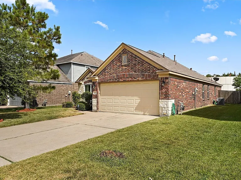18523 Windy Stone Dr — Photo 2
