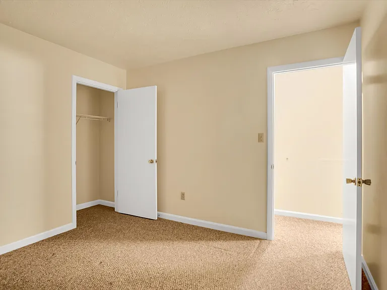 Blackhawk Commons Apartments — Photo 11