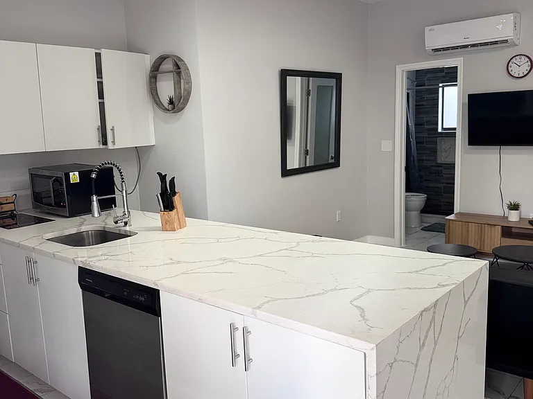 824 NE 4th St #5 — Photo 1