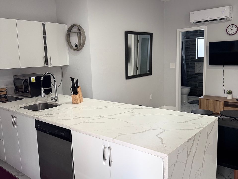 1st image of 824 NE 4th St #5
