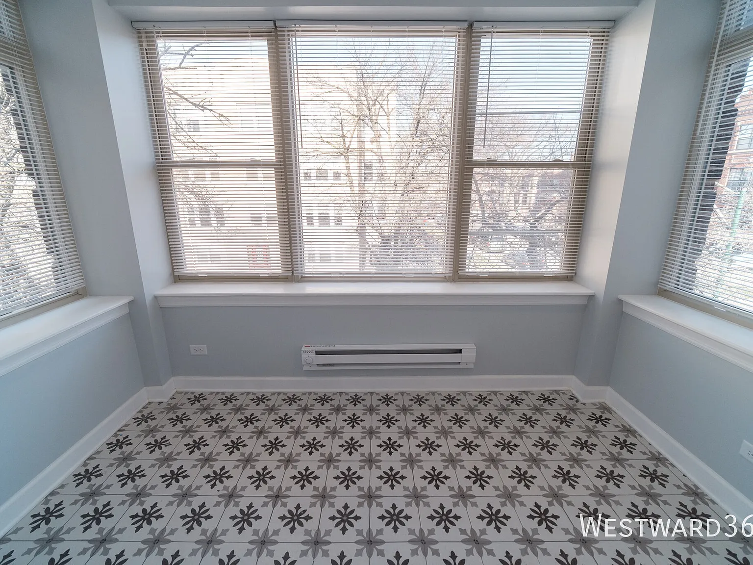 Beautiful updated 3b/2b in Ravenswood Manor — Photo 4