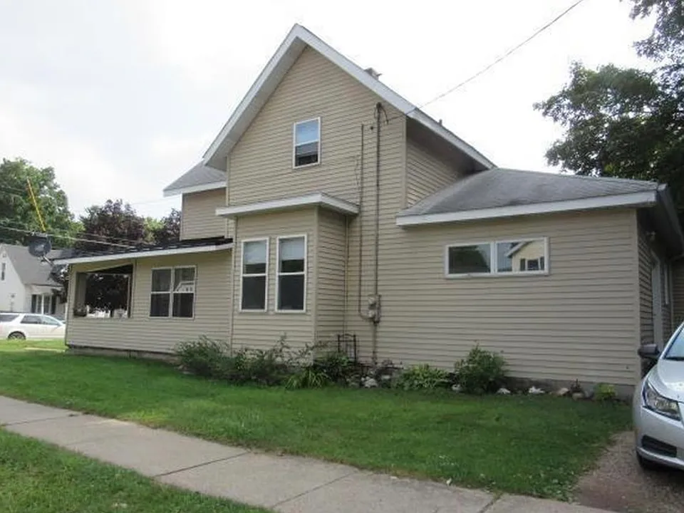 221 W Henry St #1