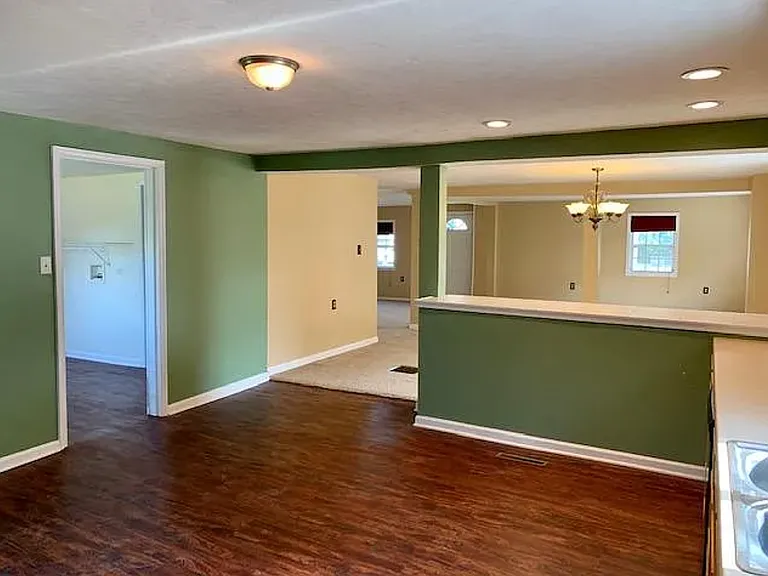 601 W Market St — Photo 7
