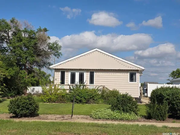 111 4th AVENUE N, Lucky Lake, SK S0L 1Z0
