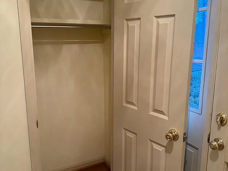 240 Chippendale Cir — Photo 33