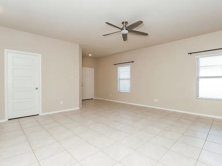 10906 Airmen Dr — Photo 5