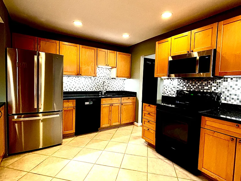 Lillian Dr — Photo 10