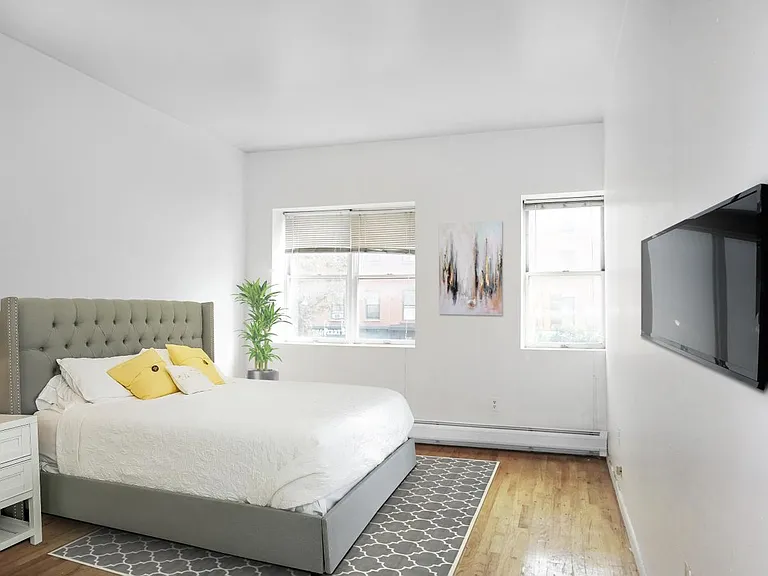 400 Washington St #2 — Photo 3
