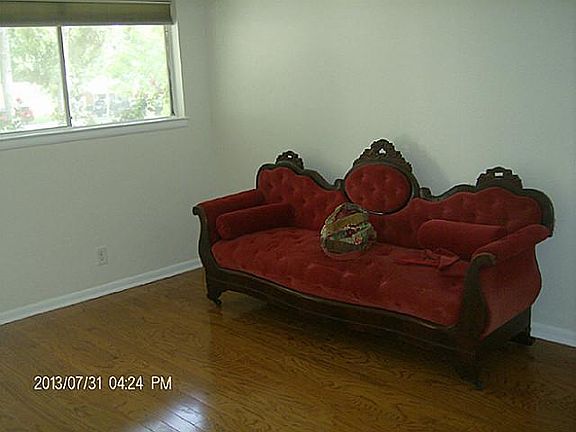 3rd image of 1827 Larkspur Dr