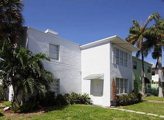 2nd image of 830 W 40th St #2121