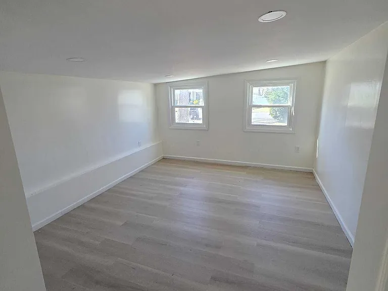 1145 Kenton Dr — Photo 6
