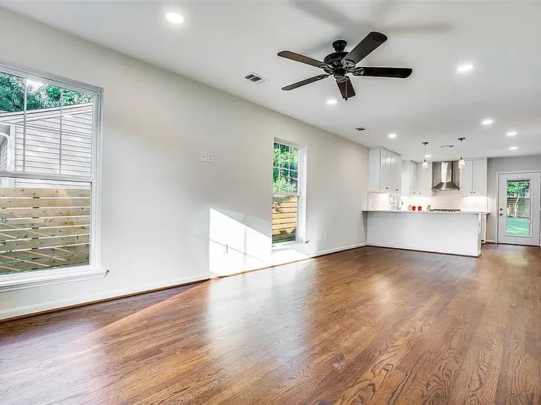 9531 Peninsula Dr — Photo 2